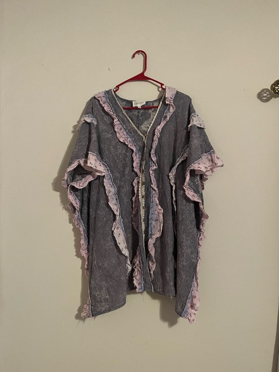 Oli & Hali Tops - OLÍ & HALI Striped Distressed Tunic Top size LARGE